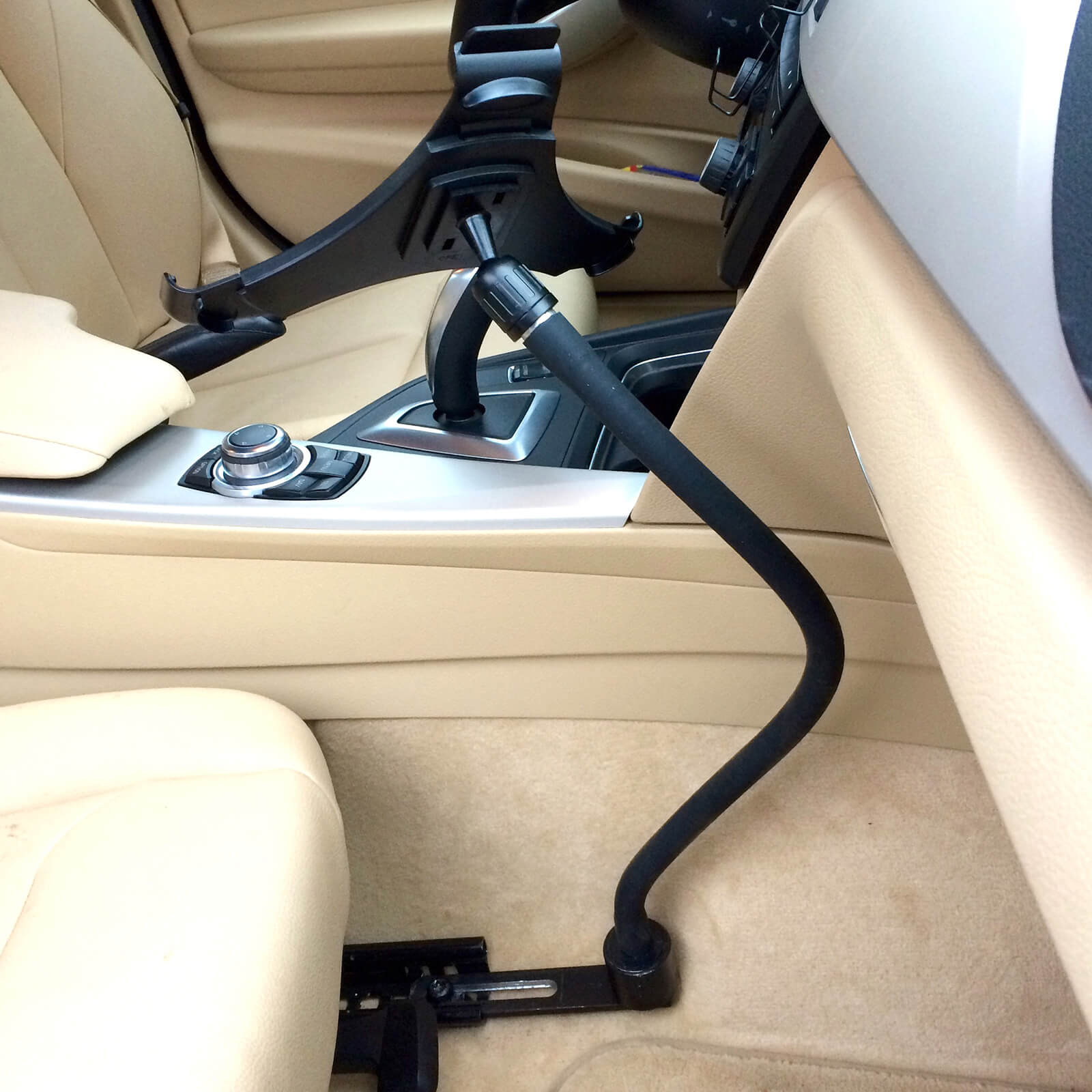 buis kromme Charlotte Bronte Tablet holder Car - iPad stand Car PRO-XL - flexible design GOOS-E