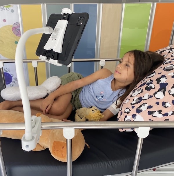 GOOS-E® innovatieve schermoplossing met iPad aan het ziekenbed voor optimaal patiëntcomfort in ziekenhuis of kliniek