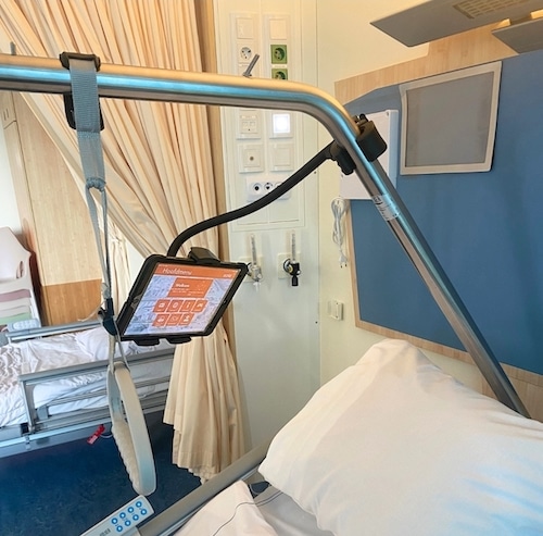iPad-houder-papegaai-optrekbeugel-Isala-ziekenhuis-GOOS-E